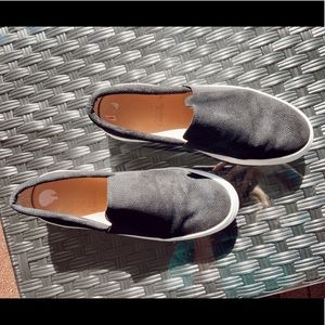 VINCE CAMUTO slip ons